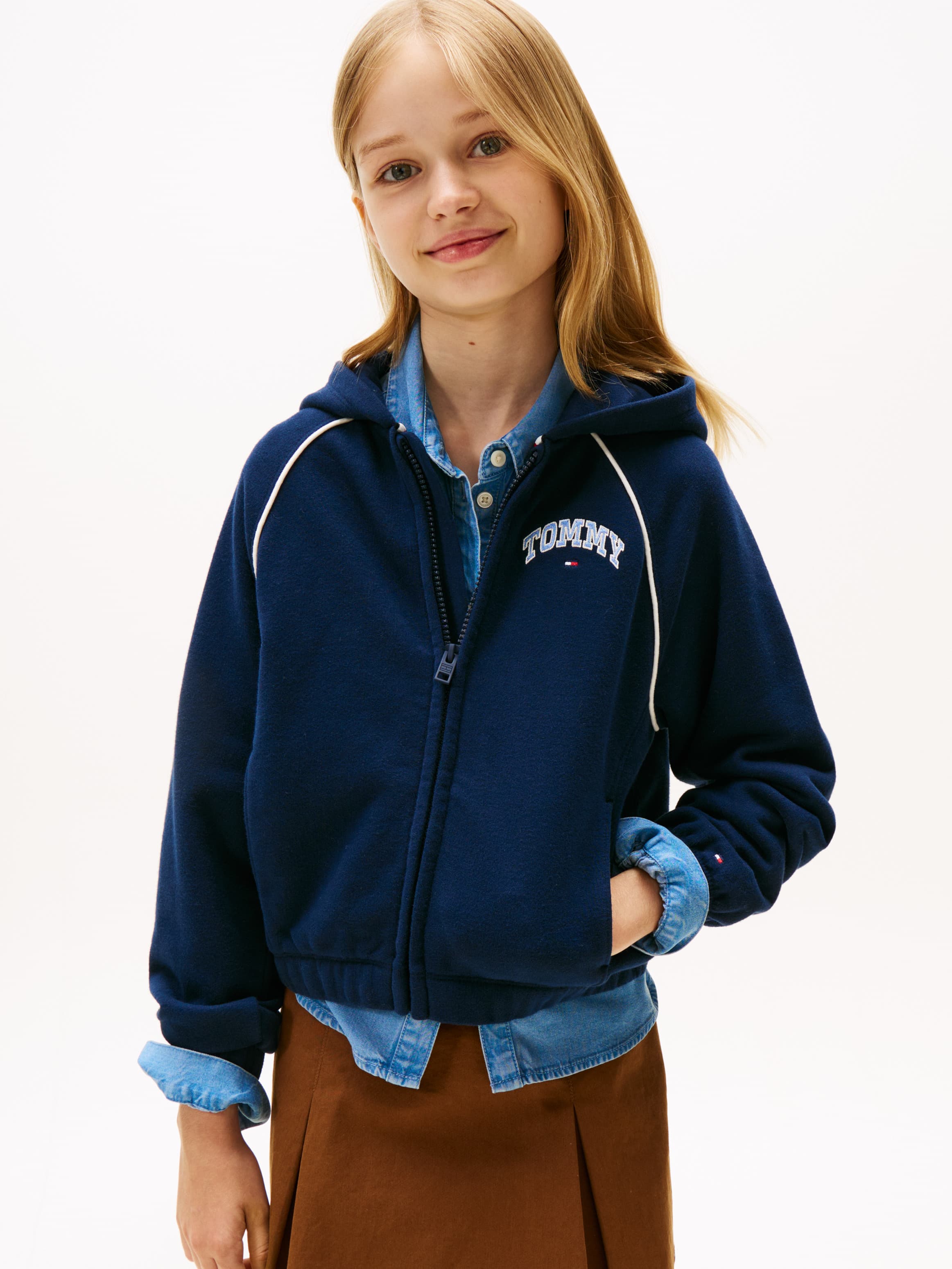 هودي بسحاب كامل وقصة مريحة مطرز بالشعار